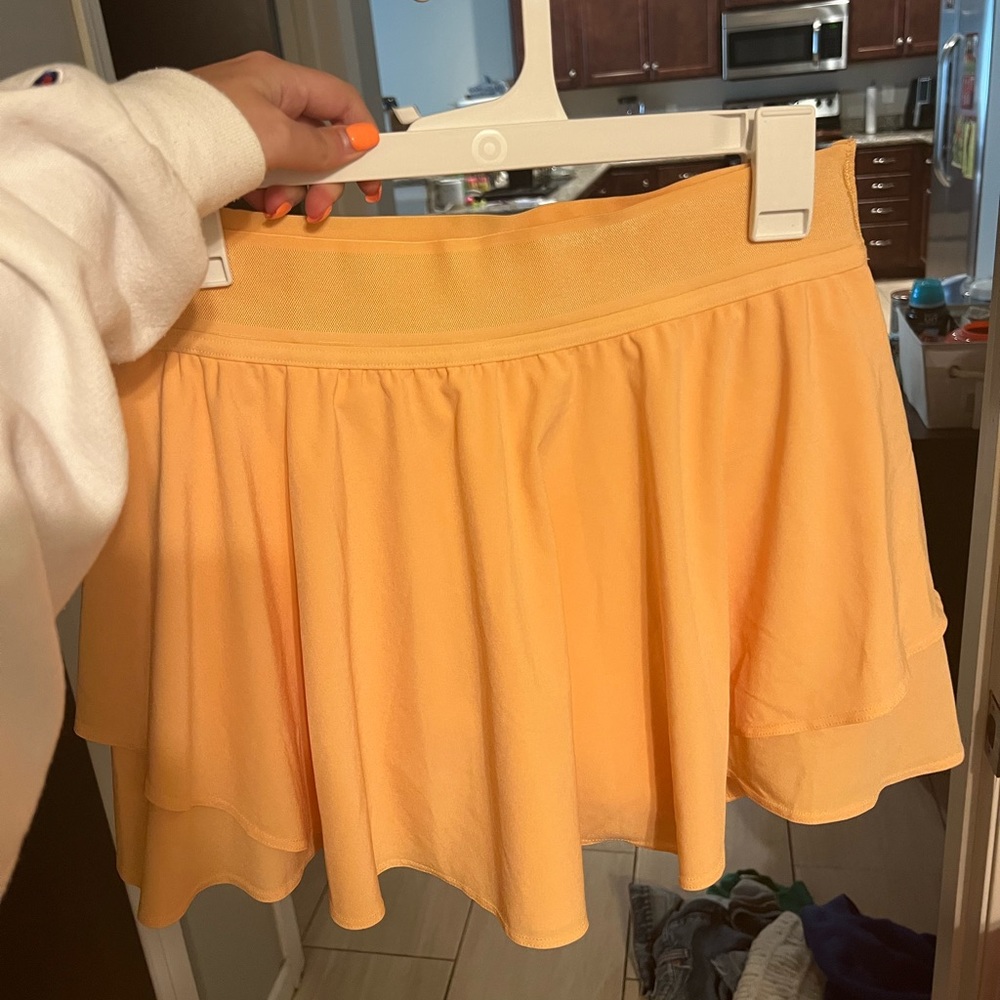 Lululemon Size 8 Court rival skirt regular length NOT LONG